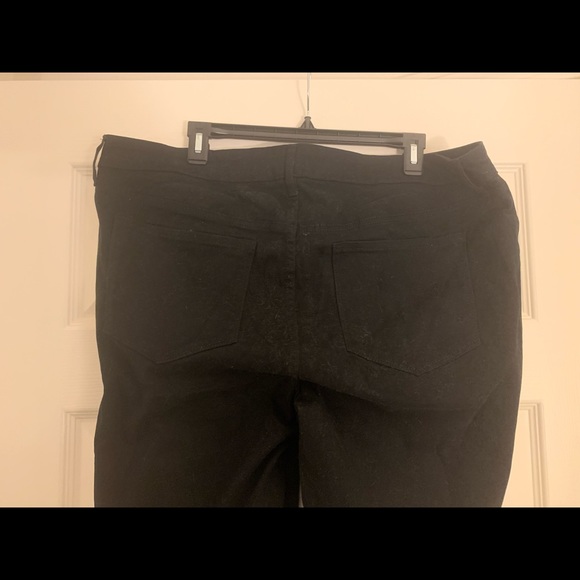 Black Old Navy rockstar jeans - Picture 4 of 5